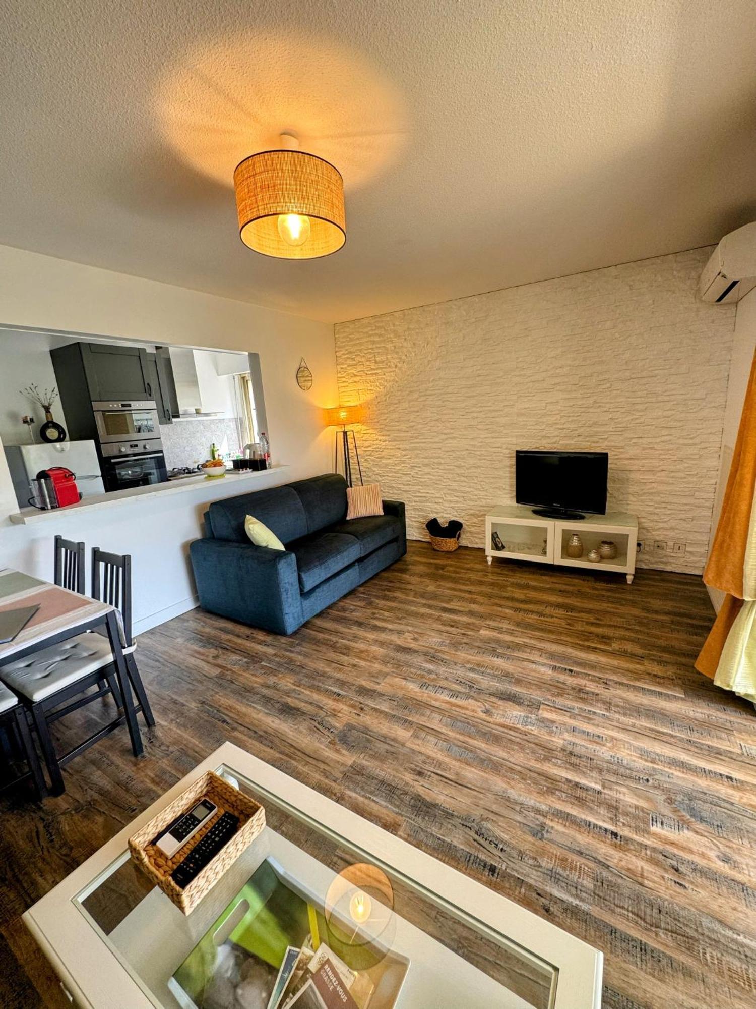 Apt "Laura" Terrasse - Parking - Plage - 5Pers Жуан-Ле-Пин Екстериор снимка